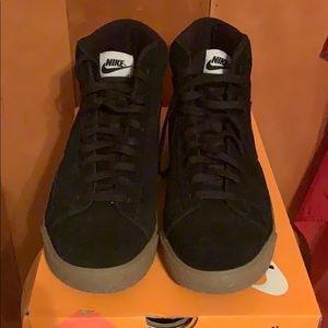 NIKE BLAZER MID PRM Black/Gum light brown